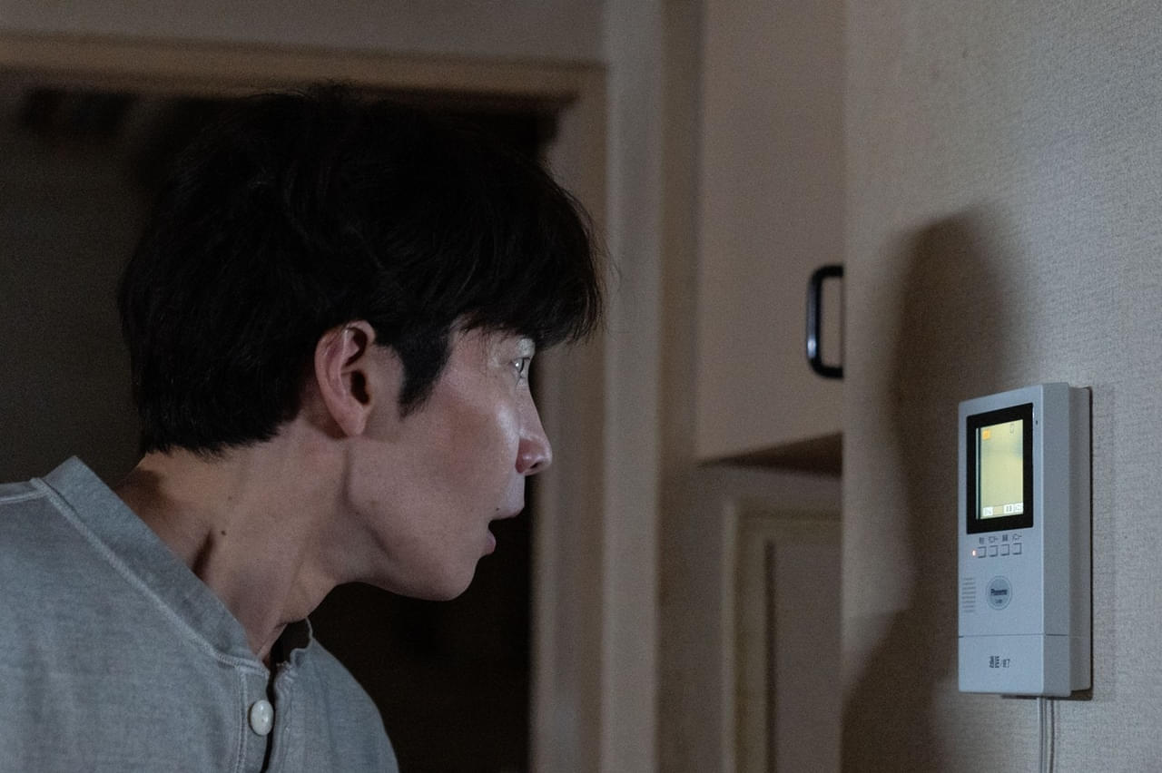 Snow Man渡辺翔太、主演作「事故物件ゾク」を「思った以上に怖い」とアピール【観賞時の様子を捉えた特別映像】