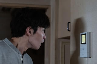 Snow Man渡辺翔太、主演作「事故物件ゾク」を「思った以上に怖い」とアピール【観賞時の様子を捉えた特別映像】