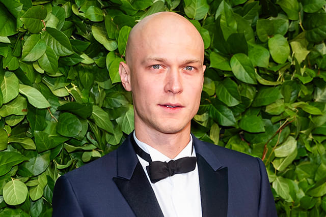 OpenAI騒動を描くグァダニーノ新作に、「アノーラ」のユーリー・ボリソフ