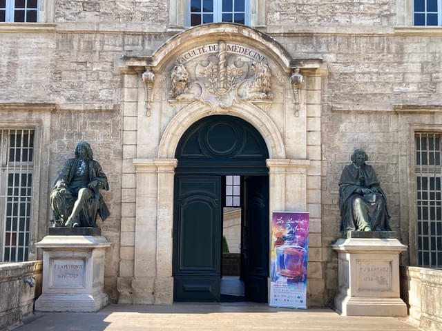 ノストラダムスも学んだといわれる医学部の施設