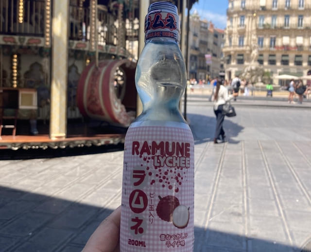 猛暑のこの日、まんまと5ユーロのラムネを買ってしまった日本人（筆者）