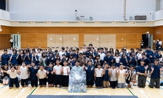 沖縄出身・平一紘監督に小中学生から様々な感想 「木の上の軍隊」ティーチイン試写会で平和について語り合う