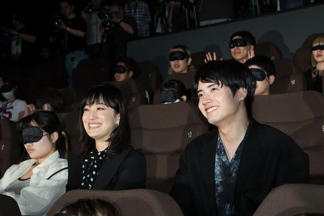 菅野美穂(左)、赤楚衛二(右)