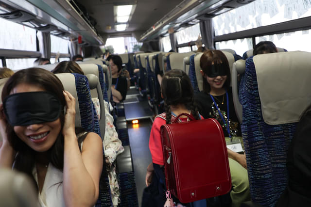 突然、バスにやってきた山科慶子ちゃん