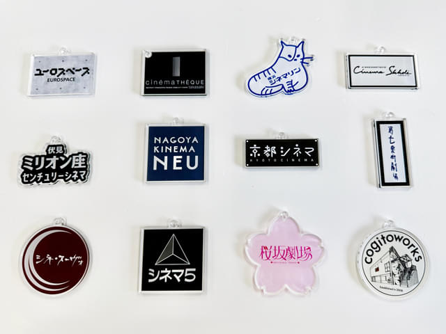 ミニシアター11館のロゴがカプセルトイに