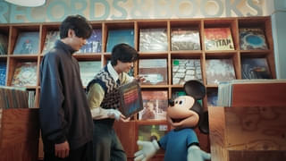 「King & Prince」ミッキーとのコラボ新曲MVには、“隠れミッキー”が9つ！ オマージュ満載のフルMV配信中