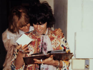 ブライアン・ジョーンズ、キース・リチャーズ、ミック・ジャガーに愛された女性の素顔 「アニタ 反逆の女神」予告編＆場面写真