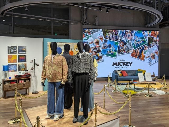 MVで永瀬廉と髙橋海人が実際に着用していた衣装を展示