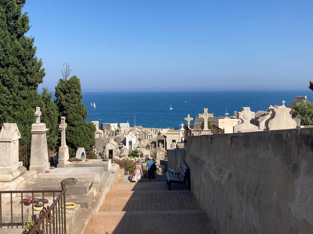 美しい地中海を臨む