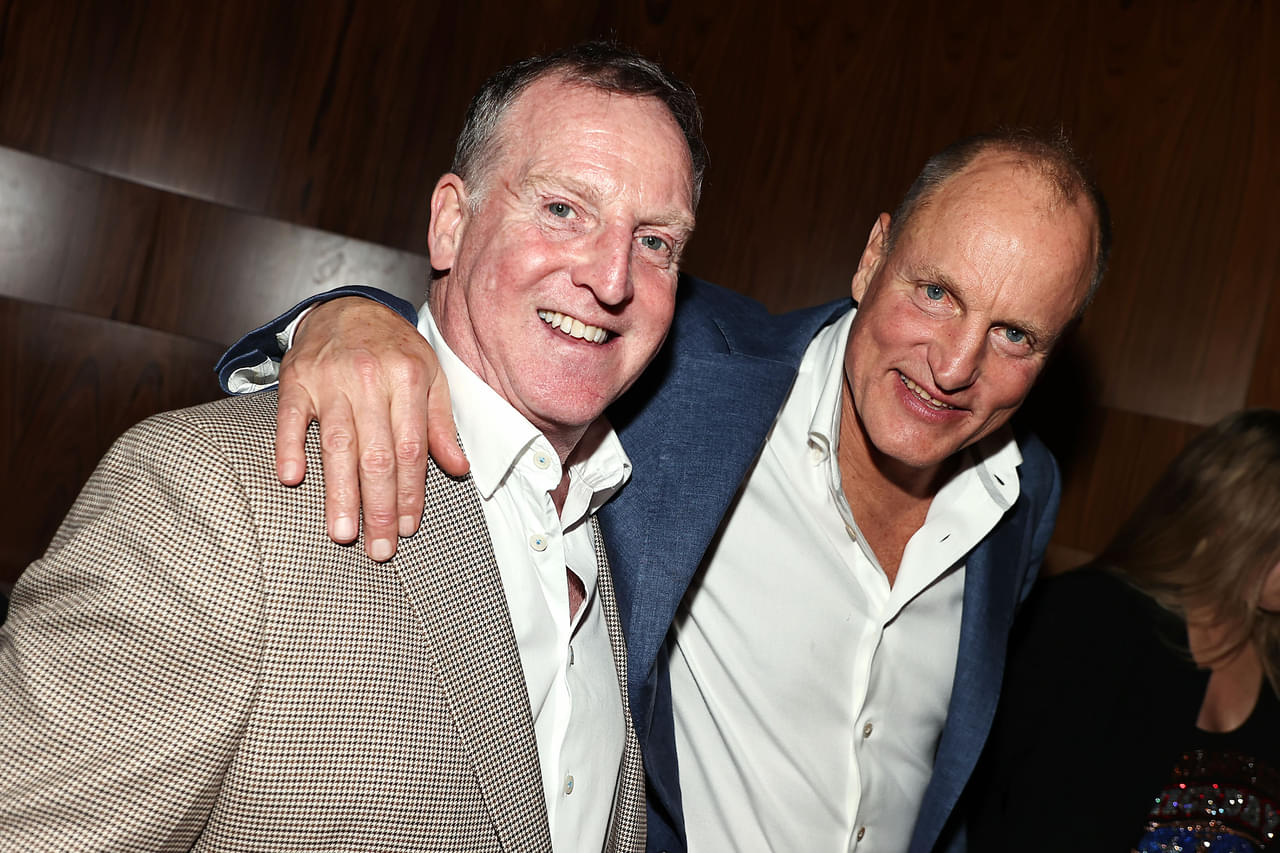 活動家としての顔、マシュー・マコノヒーとの兄弟疑惑…ユニークな経歴をもつウッディ・ハレルソン 「ラスト・ブレス」インタビューを独占入手