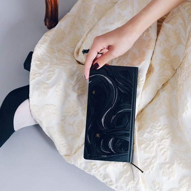 週間手帳weeks「富江 Haunting Beauty」