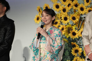 吉岡里帆＆水上恒司、カラオケ談議に花を咲かす【「九龍ジェネリックロマンス」初日挨拶】