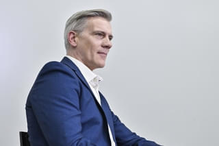 新版「コーラスライン」でアダム･クーパーが演出家役に自分を重ね、表現するダンスの奥深さ！【若林ゆり 舞台.com】