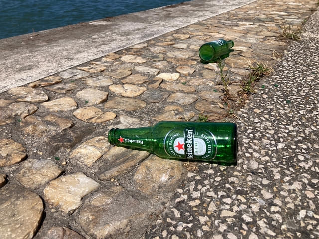 「ブルーベルベット」鑑賞後 道に落ちていたハイネケンの空き瓶。映画の続きのよう…