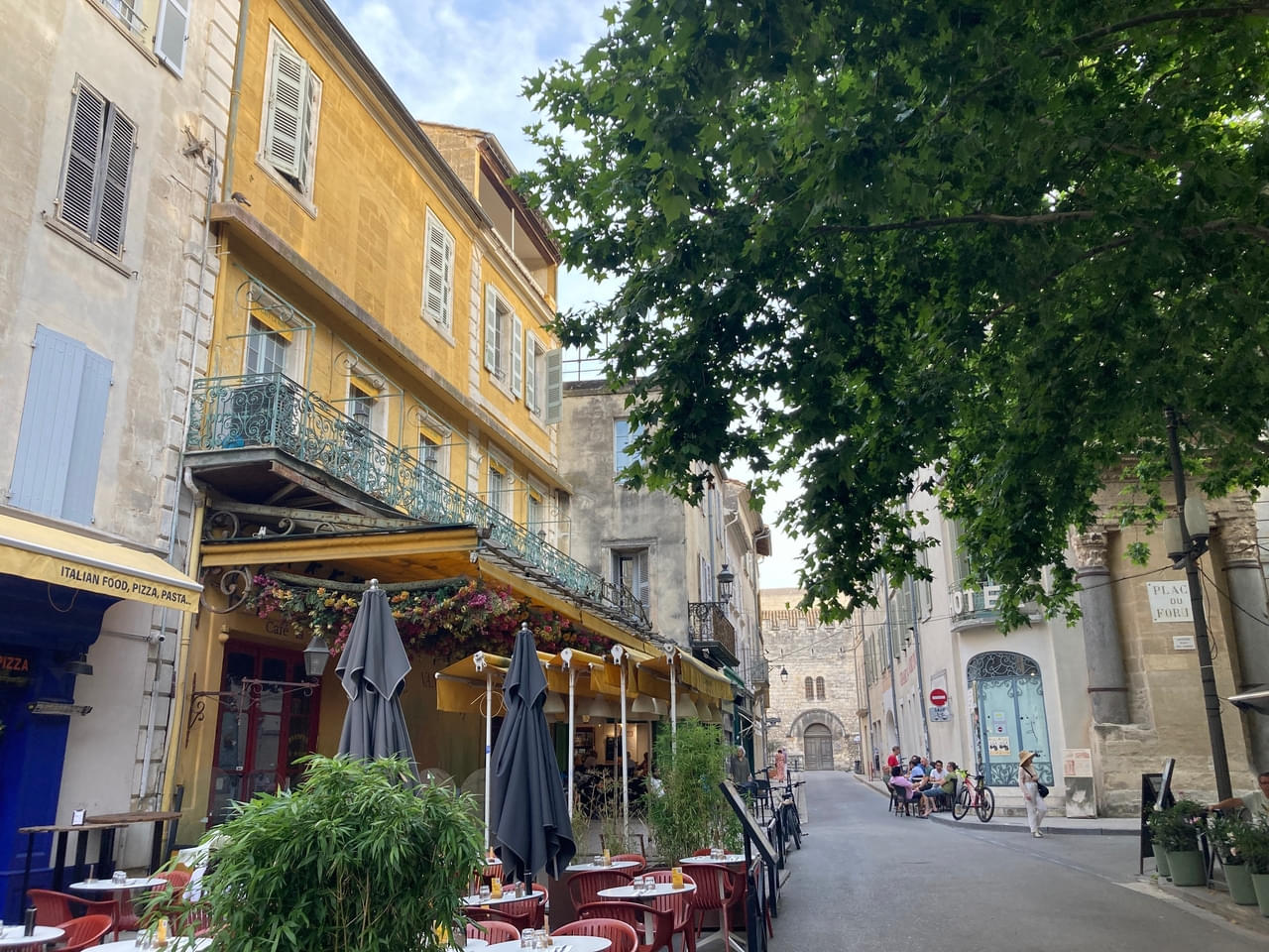 【世界の映画館めぐり】ゴッホが愛した南仏アルルでデビッド・リンチ「ブルーベルベット」を鑑賞