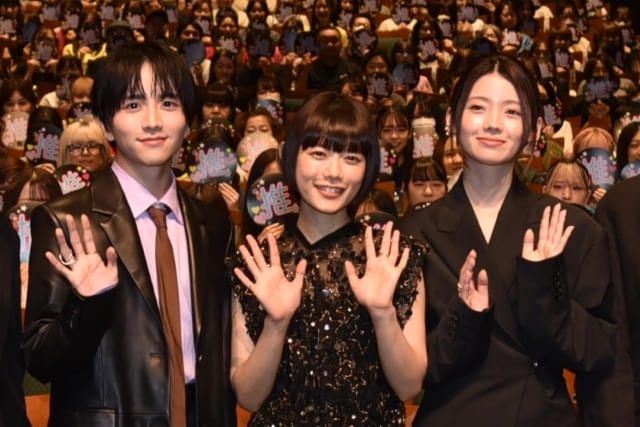 杉咲花、最近の“推し”は「HANA」 人生初のファンクラブ入会も告白【主演作「ミーツ・ザ・ワールド」完成披露】