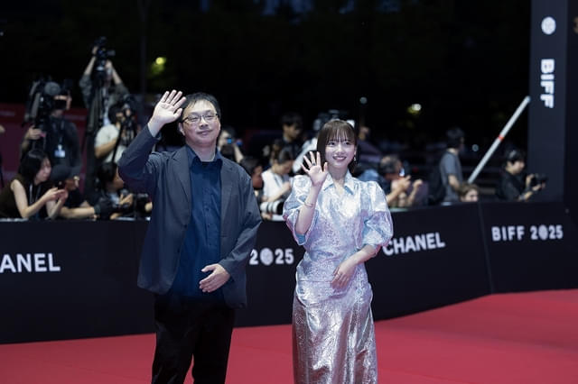 第30回釜山国際映画祭に参加した深田晃司監督と齊藤京子