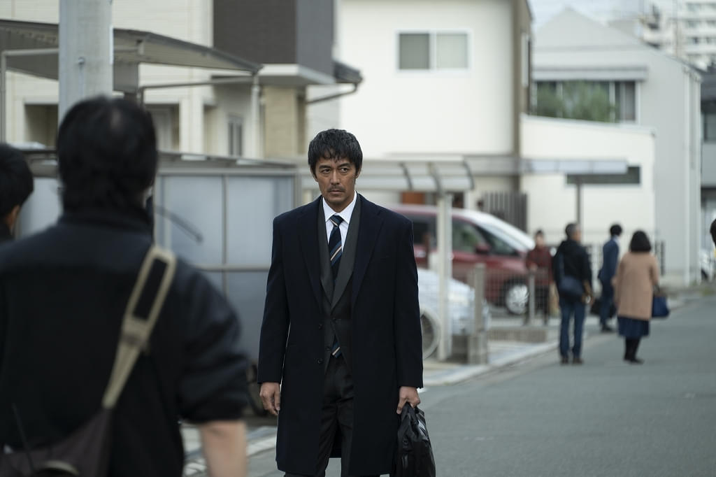 阿部寛主演「俺ではない炎上」SNSに怯え、身も心も限界の主人公の決死の逃亡劇を捉えた新場面写真