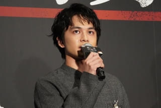 北村匠海「役者はヤドカリ」その理由は？ 綾野剛は世界陸上に興奮「いや～最高でした」【「愚か者の身分」完成披露試写会】