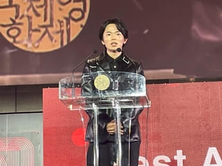 「愚か者の身分」北村匠海＆林裕太＆綾野剛、3人で第30回釜山国際映画祭の最優秀俳優賞を受賞！ 【喜びのコメント＆スピーチ】