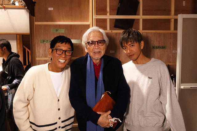 明石家さんま、「TOKYOタクシー」で憧れの山田組に初参加 木村拓哉、山田洋次監督との豪華3ショット＆メイキング映像公開