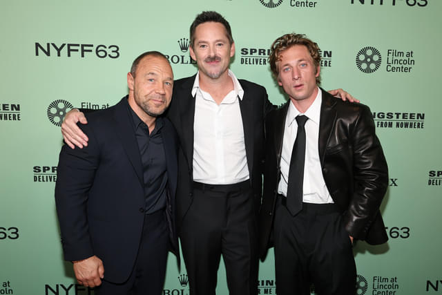 (左から)スティーブン・グレアム、スコット・クーパー監督、ジェレミー・アレン・ホワイト