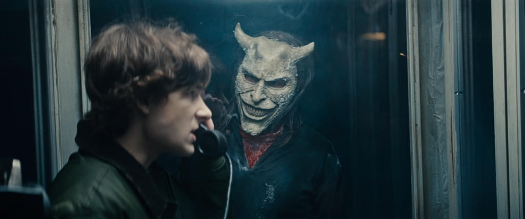 名優イーサン・ホークが再び連続殺人鬼を怪演！ 「ブラックフォン 2」11月21日公開決定!! 衝撃の日本版予告編