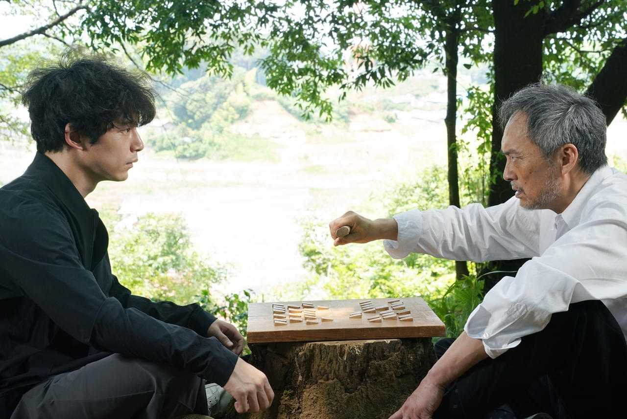 坂口健太郎×渡辺謙「盤上の向日葵」初共演で火花を散らす夢のタッグ 二人の魂がぶつかり合う、唯一無二の魅力とは？