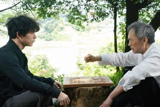 坂口健太郎×渡辺謙「盤上の向日葵」初共演で火花を散らす夢のタッグ 二人の魂がぶつかり合う、唯一無二の魅力とは？