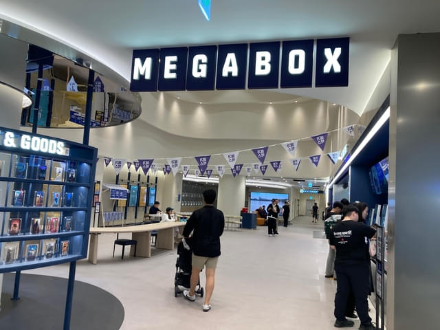 清洲高速バスターミナルのビル内にできた新しいシネコン