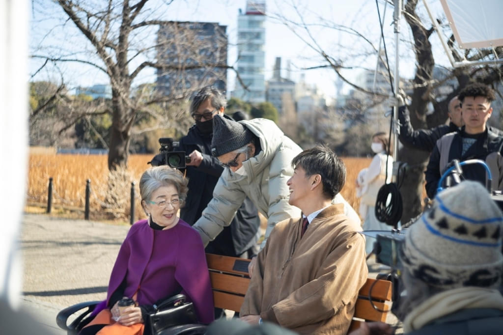 山田洋次監督＆倍賞千恵子が熱いハグ、木村拓哉は颯爽とした運転で一発OK 「TOKYOタクシー」撮影現場レポート