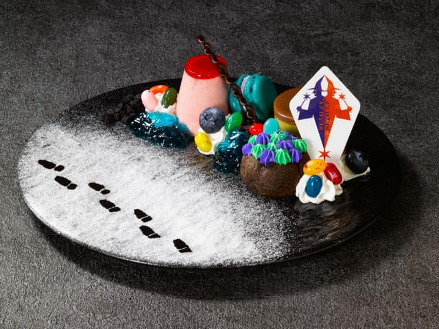 <フードホール>の「ダイアゴン横丁デザートプレート」1800円(税込)