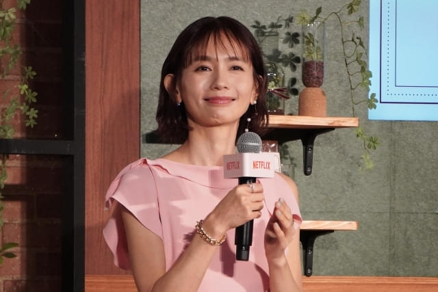 小栗旬、室内セットでの撮影も「地獄のような暑さ」「熱中症になりそうでした」【「匿名の恋人たち」ファンミイベント】