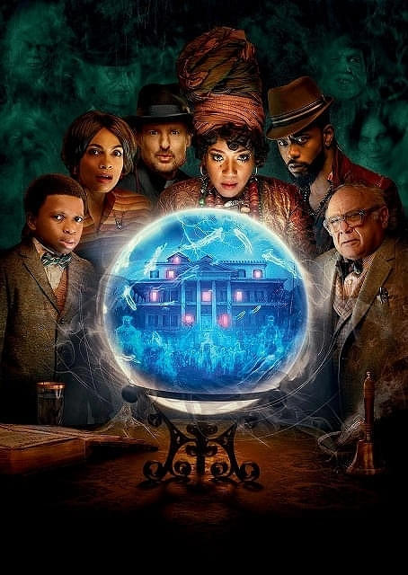 監督は、ディズニーランドの元キャストで、「ホーンテッドマンション」マニアのジャスティン・シミエン