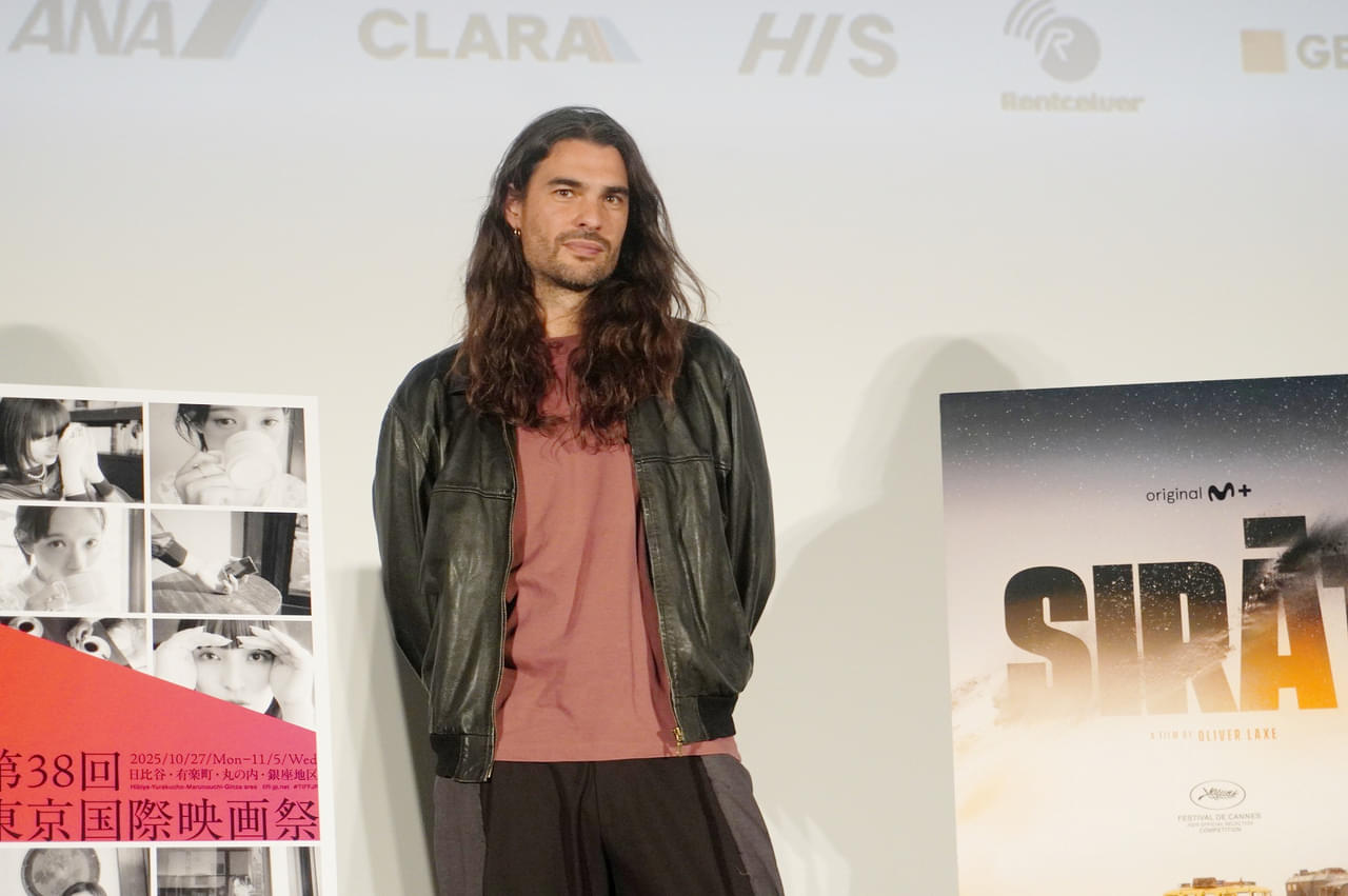 カンヌで話題の衝撃作「Sirāt」オリバー・ラクセ監督が語る音楽、自然、タイトル秘話【第38回東京国際映画祭】
