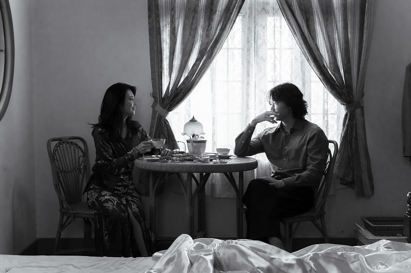 情事の後の密かな語らい…田中麗奈が娼婦役で新境地 綾野剛主演「星と月は天の穴」新場面写真