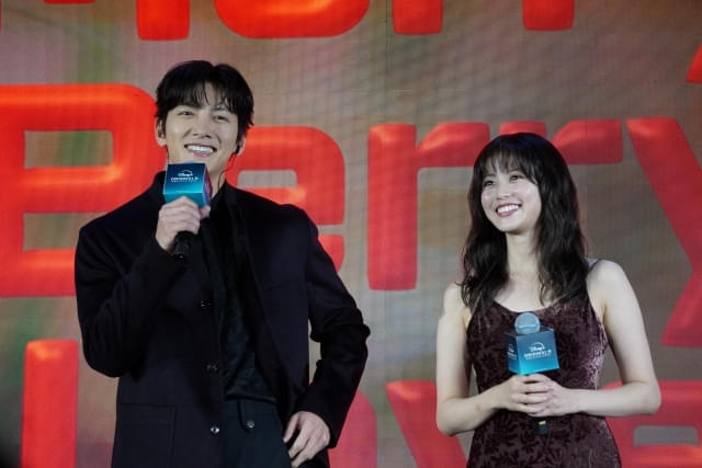 ロマンティックコメディで共演!