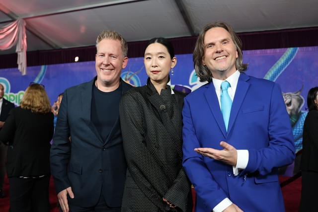 (左から)ジャレッド・ブッシュ、江口のりこ、バイロン・ハワード