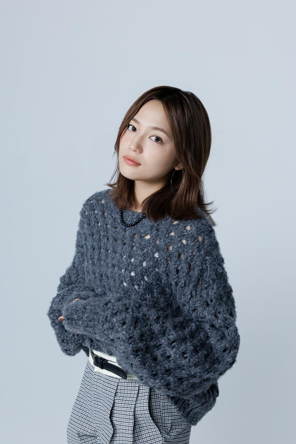 スタイリスト／百々千晴、ヘアメイク／笹本恭平