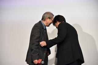 “化石男”演じた綾野剛に全幅の信頼、荒井晴彦監督「山田洋次に負けたくない（笑）」 「星と月は天の穴」完成披露