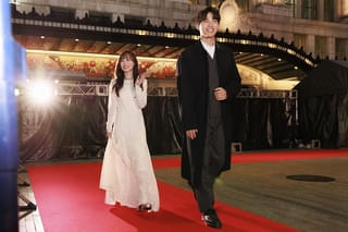 福士蒼汰、ぬいぐるみに話しかけていた!? 福原遥がお茶目な一面明かす