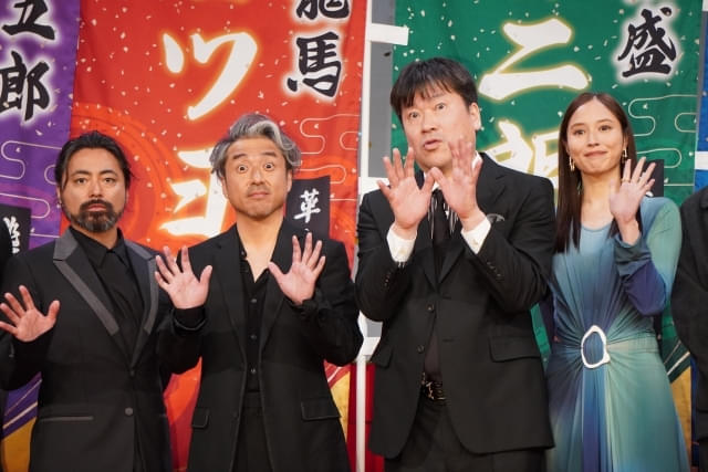 (左から)山田孝之、ムロツヨシ、佐藤二朗、広瀬アリス