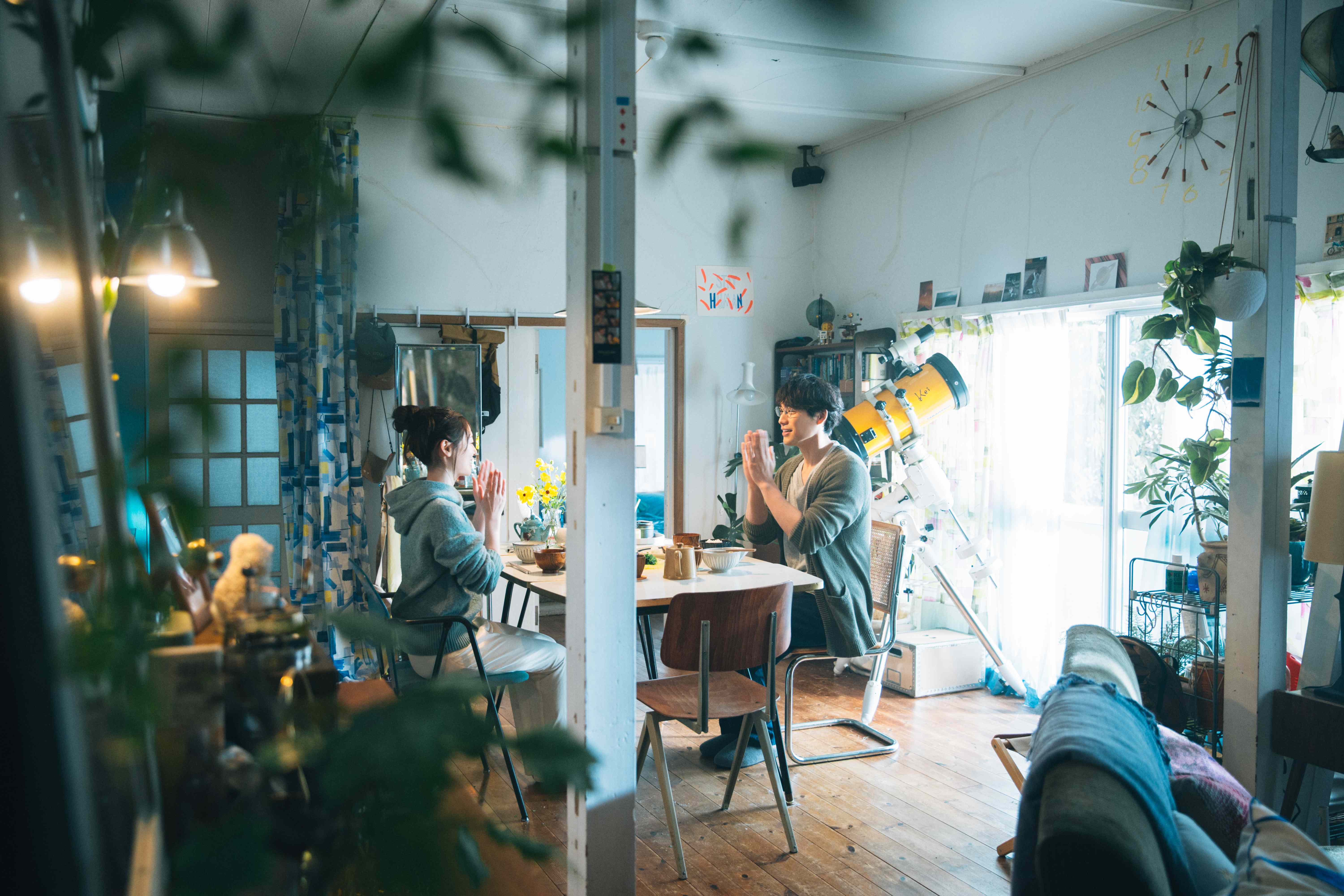 福士蒼汰＆福原遥のモーニングルーティン 仲良しカップルのほほ笑ましい時間をとらえた「楓」本編映像