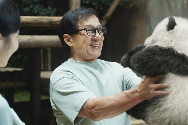 ジャッキーといえどもパンダの前ではデレデレに