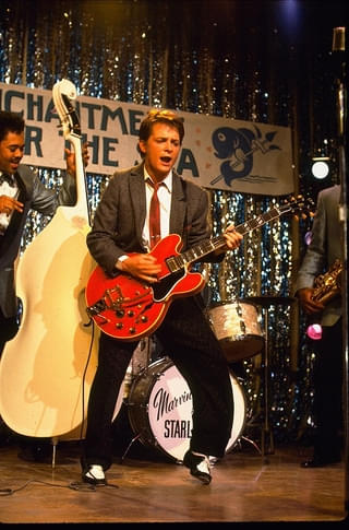 伝説のギターが行方不明!? 「バック・トゥ・ザ・フューチャー」キャストが捜索呼びかける特別映像公開