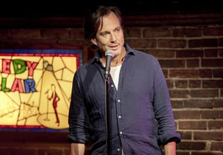 ブラッドリー・クーパー監督最新作「これって生きてる？」26年春公開決定！ 日本版ポスタービジュアルと場面写真を披露