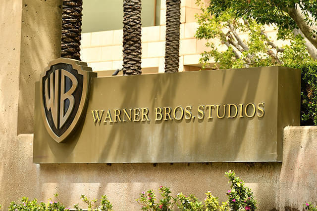 ワーナー争奪戦が激化 Netflixは「雇用創出」強調、パラマウントは1080億ドルの対抗策