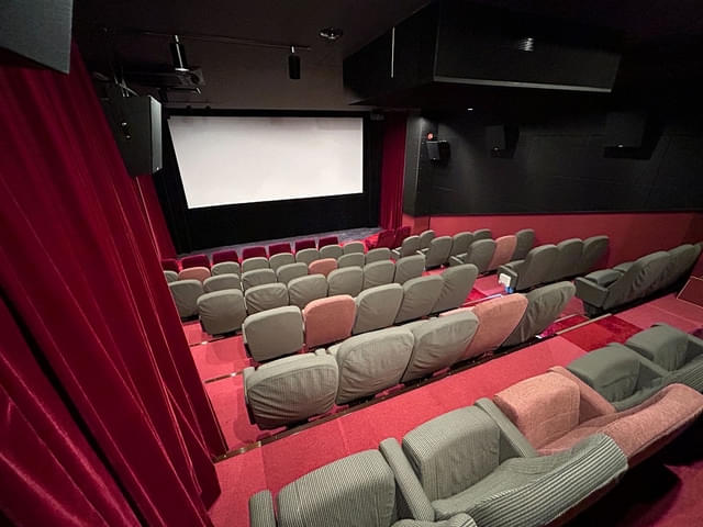 シアター1（67席）