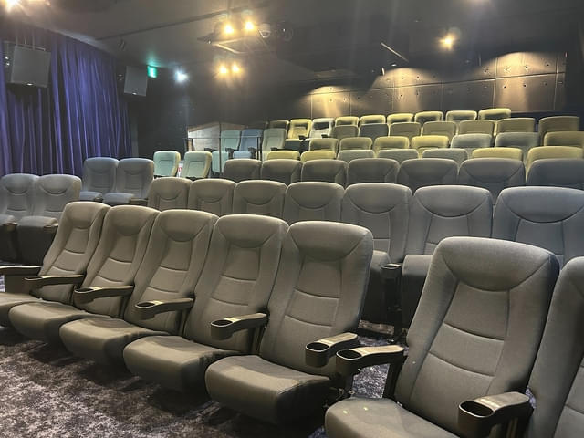 シアター2（64席）