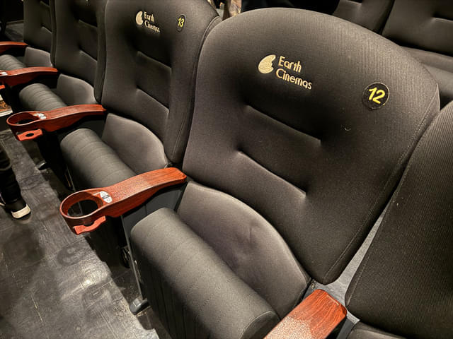 座席は座面が大きめで硬さも適切。3時間の「国宝」鑑賞でもほとんど疲れ知らずでした